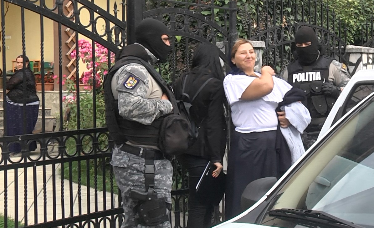 Dosarul descinderilor care au vizat și ”curtea regelui” Cioabă: polițiștii au ridicat aproape 250.000 de euro | Video