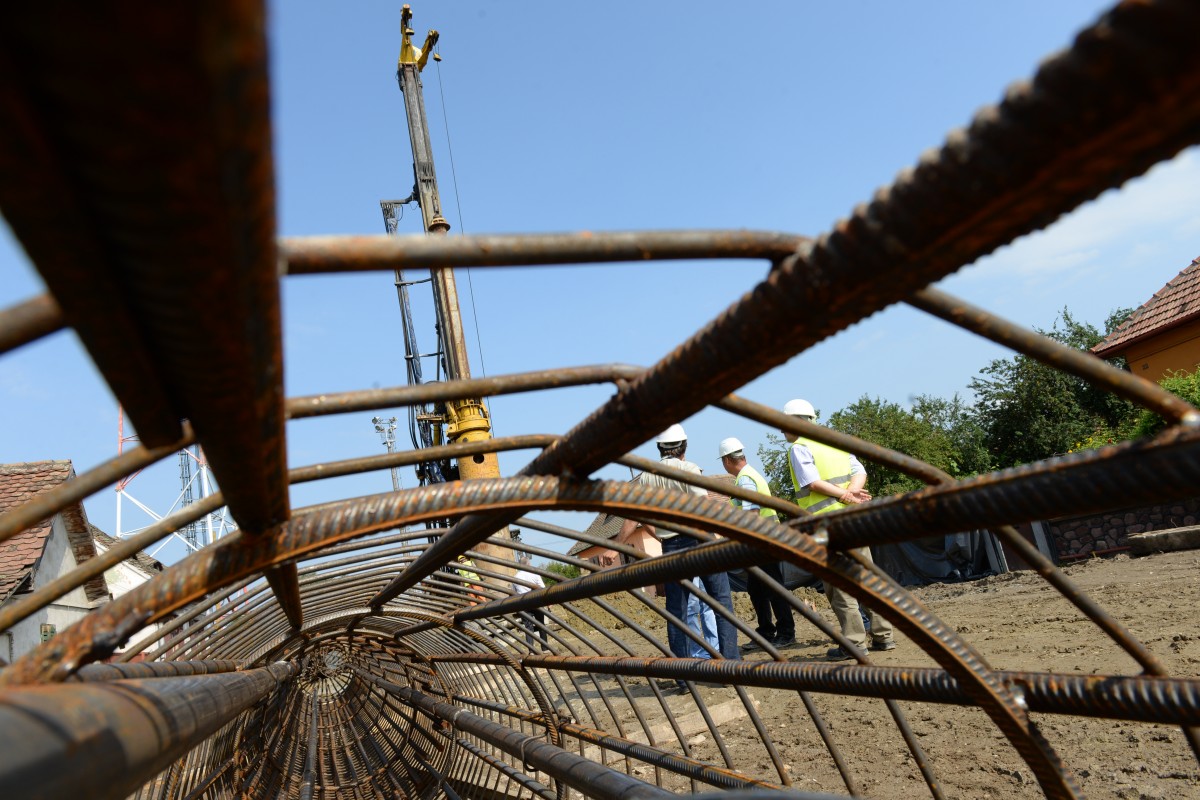 Salariu minim brut de 3.000 de lei pentru angajaţii din construcţii, stabilit prin acord de Guvern