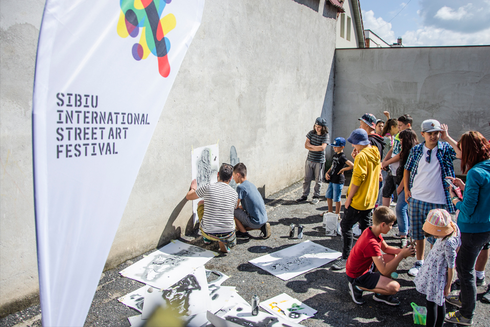 Premieră la Street Art: Vor fi pictate un autobuz și trei puncte de transformare electrică
