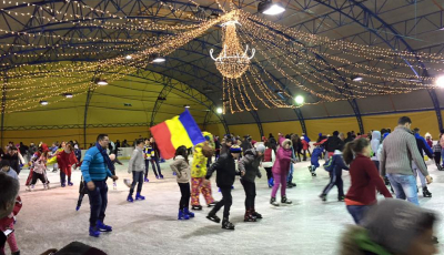 FOTO | S-a deschis patinoarul din Cisnădie. Sute de oameni au fost prezenţi