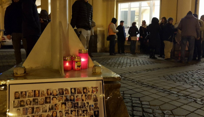 FOTO-VIDEO Zeci de sibieni în Piața Mare în amintirea tragediei de la Colectiv. ”Suntem prea puțini, am uitat prea repede”