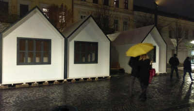 Târgul de Crăciun din Cluj are ce-i lipsește Sibiului. Patinoar și concerte