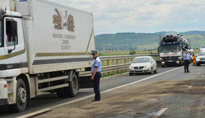 Verificați acumulatoarele. Recomandările poliției pentru șoferii care pornesc la drum