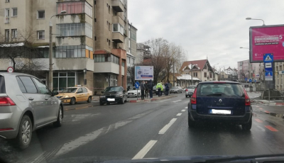 Pieton accidentat pe zebră. Un șofer de 23 de ani nu a acordat prioritate