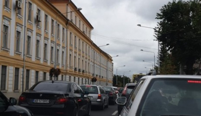 Sfatul Poliției: Nu mai mergeți la mall, e totul blocat!