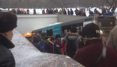 VIDEO-Un autobuz a intrat într-un pasaj pietonal, la Moscova, omorând cel puțin cinci persoane