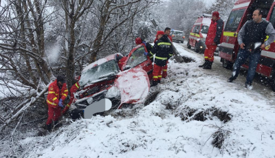 Val de accidente din cauza ninsorii. Un mort și mai mulți răniți, până la ora prânzului