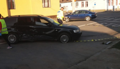 A intrat în intersecție fără să dea prioritate. Cinci adulți și doi copii, răniți | foto video