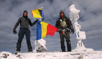FOTO | Au sărbătorit Ziua Armatei pe Vf. Moldoveanu. Pentru al șaptelea an consecutiv