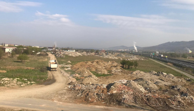 FOTO Tone de deșeuri aruncate ilegal în zona de lângă nodul Agnita de pe Autostrada A1. Apelul drumarilor