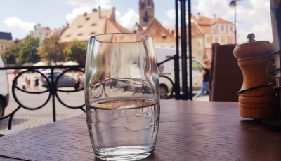 Terasele obligate să ofere apă gratuită clienților: „Avem apă bună la Sibiu”
