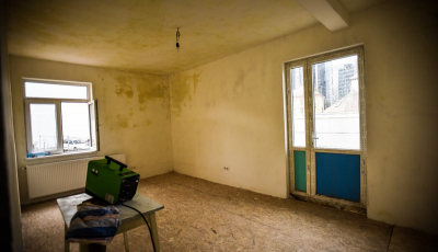 Situație neplăcută pentru un sibian: nu se poate muta în apartament din cauza unei inundații