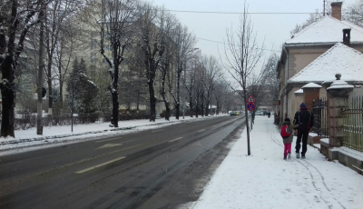 FOTO Se circulă în condiții de iarnă pe toate drumurile. Meteo: la Sibiu va ninge și în Ajun