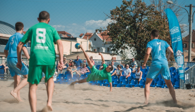 Trei zile de fotbal pe plajă la prima ediţie a Beach Football Challenge