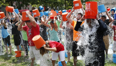 Provocarea „Ice Bucket” și-a atins scopul după doi ani