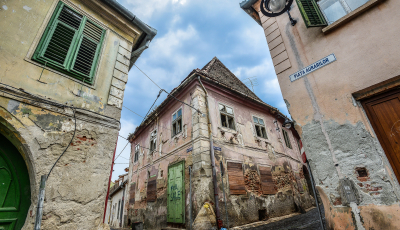 Proprietarii de imobile dărăpănate pot ”dormi” liniștiți. Sibiul nu îi va sancționa în niciun fel