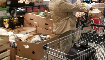 Am mers cu Protecția Consumatorului în control la supermarket. Ne păcălim singuri la cumpărături