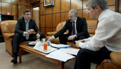 Guvernul analizează varianta de a angaja un singur salariat la stat, în locul a doi care părăsesc sistemul
