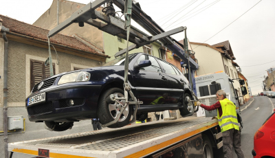 Ridicarea maşinilor se va face de către un serviciu public al Primăriei, la cererea Poliţiei