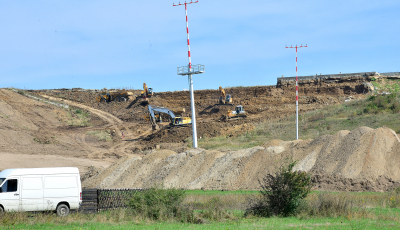 Aeroportul confirmă problemele de sol: Au apărut fisuri la nivelul drumului perimetral