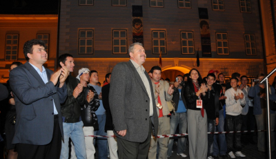 Duckadam vine la Sibiu pentru a se întâlni cu Tusk: cu o pereche de mănuși și niște palincă