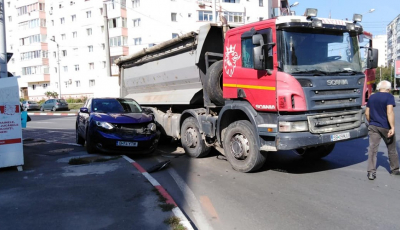 ACTUALIZARE Piața Rahovei. Giratoriul în care lipsa marcajelor și ignoranța șoferilor duce la accidente