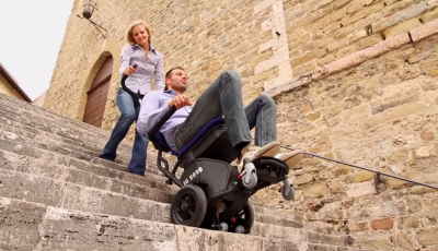 Elevatoare pășitoare pentru elevii cu dizabilități locomotorii, în două școli din Sibiu