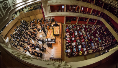 Muzica simfonică se intersectează cu fotbalul, la Sala Thalia