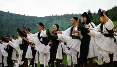 Joc și voie bună la Festivalul „Sus pe muntele din Jina”