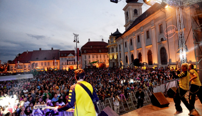 FITS în prima zi: Sibiul se transformă într-o scenă de teatru, concerte și dans