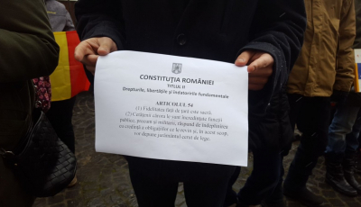 Flashmob în față la PSD. Pasaje din Constituția României | FOTO