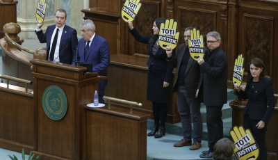 Scandal în Senat. USR a ocupat tribuna centrală cu un protest împotriva legilor Justiției