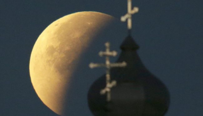 GALERIE FOTO – Cele mai spectaculoase fotografii ale Eclipsei de lună și Super lunii de azi-noapte
