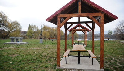 O firmă sibiană amenajează o zonă de picnic în Iași. În Sibiu astfel de locuri degradează