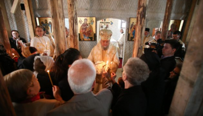 Mitropolitul Ardealului a sfințit altarul unei noi biserici în Sibiu