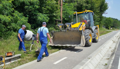 FOTO – Primăria Rășinari intră cu buldozerul pe pista de biciclete. ”Ne încurcă foarte mult”