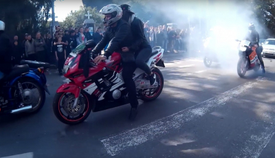 Cum și-au condus tinerii sibieni prietenul pe ultimul drum: motoare turate, biciclete, bani | Video și foto