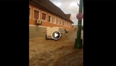Video. Stradă transformată în râu, la Cisnădie. Inundații și la Sadu