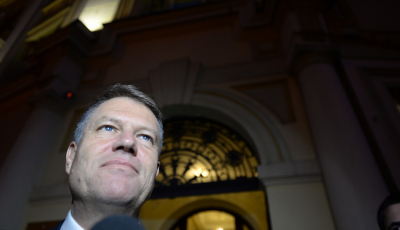 VIDEO . Iohannis, aplaudat la ieșirea de la slujba de Crăciun. ”Merry Christmas!” și ”Happy holiday”