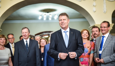Iohannis împlinește astăzi 58 de ani (FOTO)