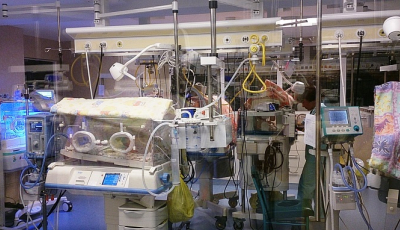 Specialist neonatolog din SUA în vizită la Maternitatea din Sibiu: ”Aveți unele echipamente pe care noi nu le avem”