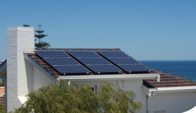 Panourile solare se pot monta fără autorizație de construcție. Amendament trecut de comisii în Camera Deputaților