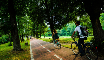 Tudi Oprea, Daniel Natea, fotbaliștii și handbaliștii sibieni vă invită astăzi la o tură pe biciclete