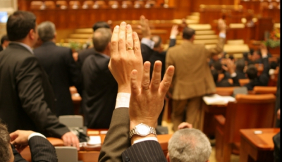 Proiect de lege asumat de Neagu și Ilieșiu: Deputații să devină automat funcționari publici