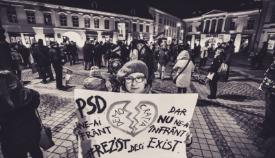 Protest de Valentine's Day în Piața Mare: Vrem să le urăm de dragoste politicienilor care-și bat joc de noi! | foto