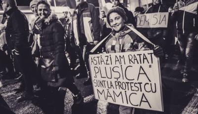 Copiii Noii Revoluții. De ce ies părinții cu cei mici în stradă