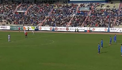 VIDEO - Protest pe stadionul municipal din Sibiu. Fotbaliștii oaspeți au refuzat jocul, sibienii i-au respectat!