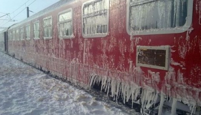 Gerul continuă să creeze probleme. CFR a anulat, vineri, 14 trenuri din cauza frigului