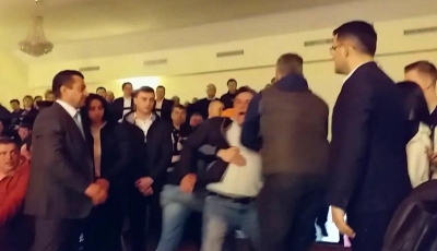 Scandal la ședința PSD Brăila. Un bărbat a strigat ”Jos PSD!” și ”Trădătorilor!”