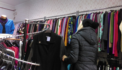 Magazinele second-hand din Sibiu. „Zara la 15 lei”